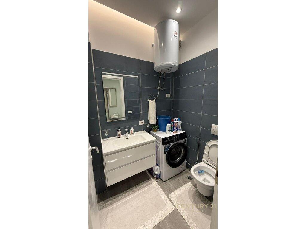 Japim me qira apartament modern 1+1 tek Liqeni i Thate,tek "Radisson" !