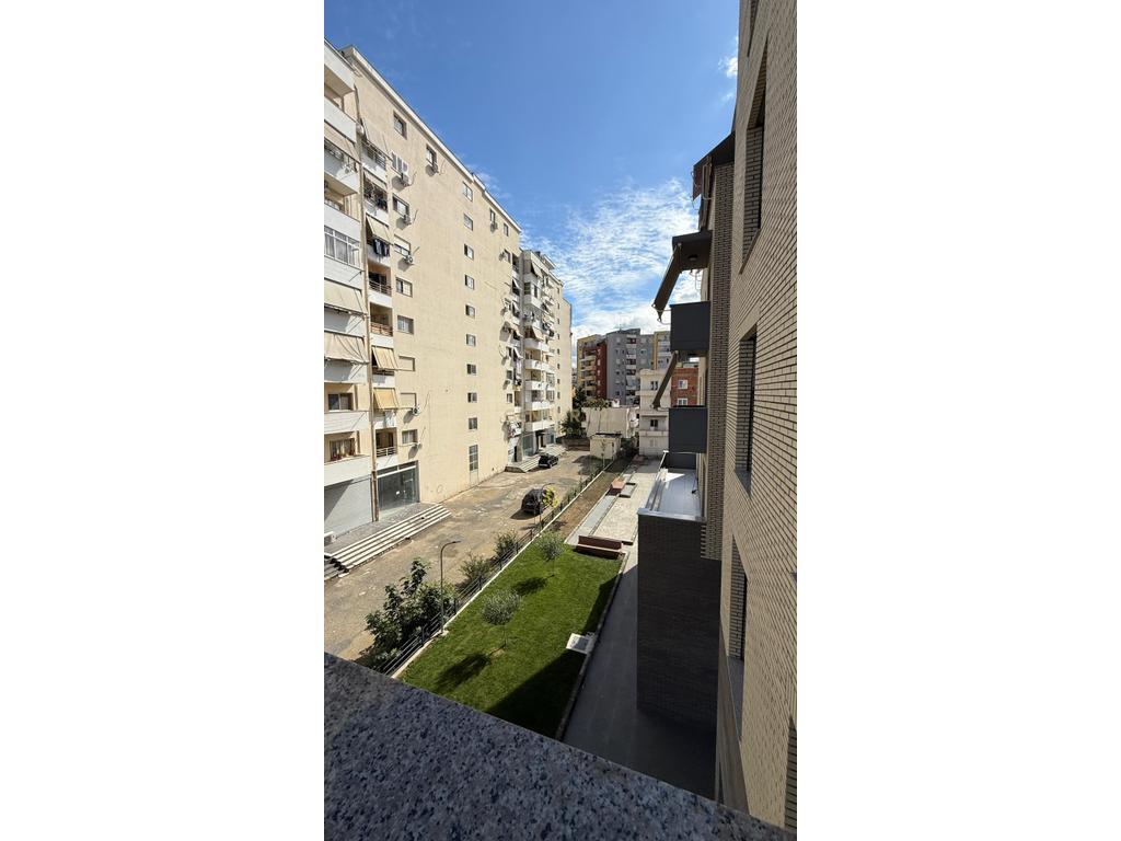 Disponojme apartament 2+1+2 per qera tek Vila L ne Astir.  Informacion mbi apartamentin: - Siperfaqe 106 m2 - Kati 2 - Kubature e rregullt  Organizimi: - Ambient ndenje dhe gatimi - 2 Dhoma gjumi - 2 Tualete - 1 Ballkon  Cilesime: - Ndertim i ri - Ashensor - I investuar - I mobiluar - Apartamenti ndodhet ne nje kompleks modern dhe te mireadministruar - Ofron akses te shpejte ne rruget kryesore te zones - Opsion ideal per banim komod dhe familjar  Per nje vizite ne prone na kontaktoni!