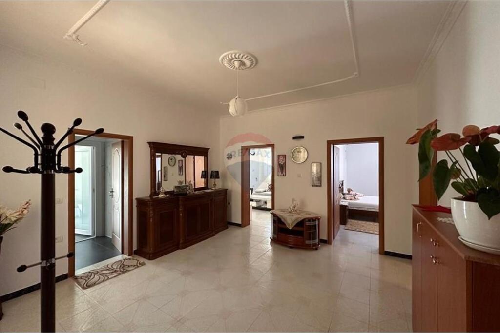 Ingresso villa in affitto a Qytet Studenti