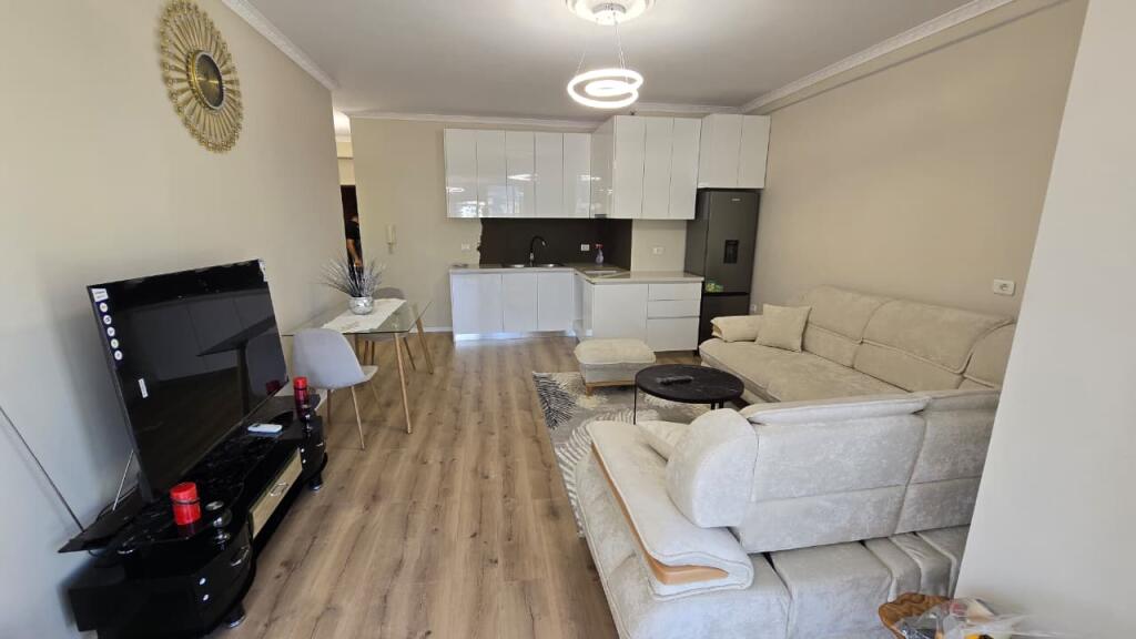 SUPER APARTAMENT 1+1 ME QIRA, TE USLUGA ‼️