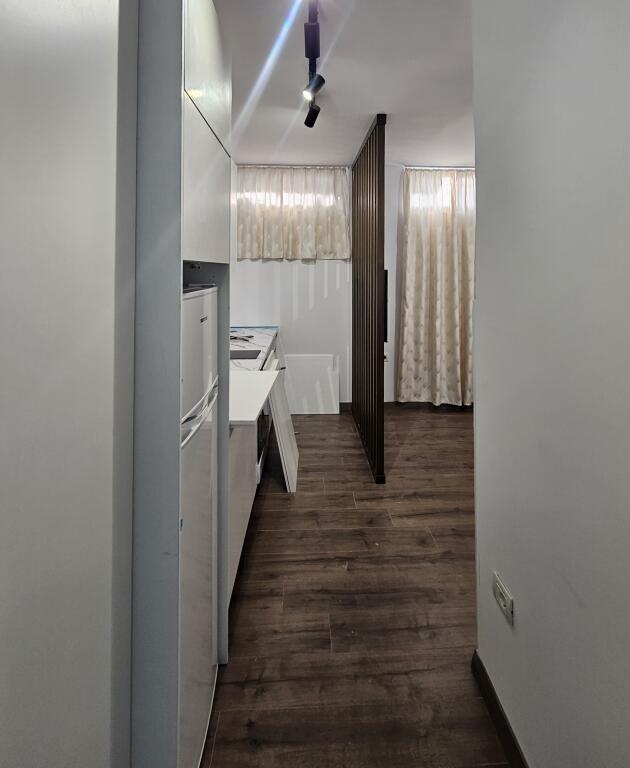 Hera e parë qe jepet me Qera: Garzoniere  sapo investuar * *(📍Porcelan - pranë Tv Klanit dhe Fakultetit EUROPIAN )* - Kt.1 - *310 €/Muaj* - Sp.30 m²