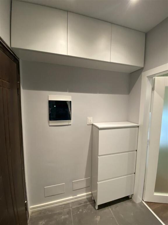 Apartament 2+1 me qira Liqeni i Thate Cmimi 80.000 leke