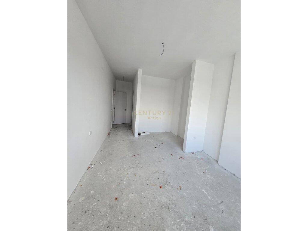 Shesim apartament 2+1 "Rruga 7 Marsi" Kamez! 107,000 €