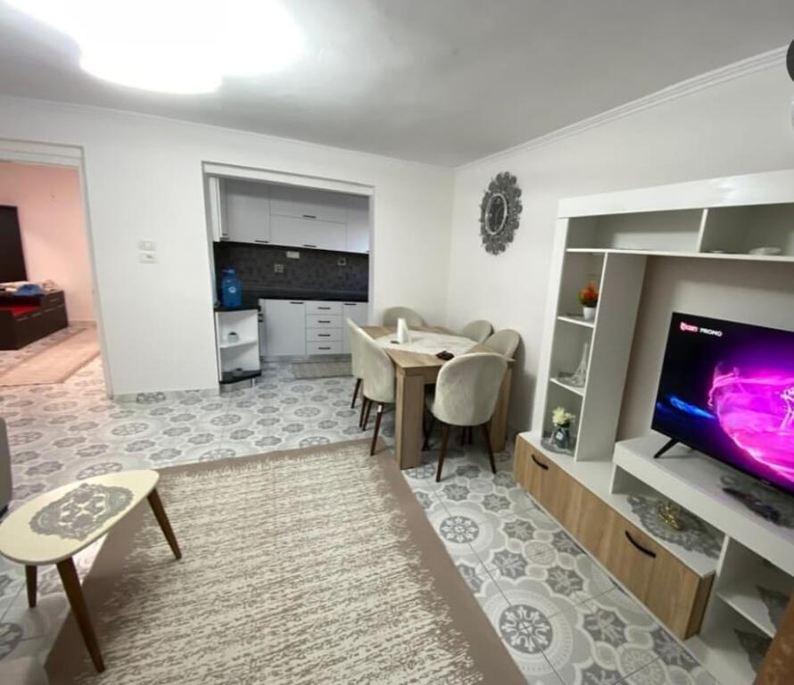 Affittasi Appartamento 2+1 ○ Ex Ristorante Durazzo, Tirana