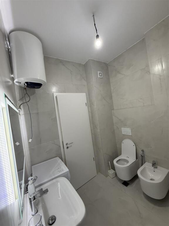 JEPET ME QIRA 1+1 ALI DEMI 550 EURO