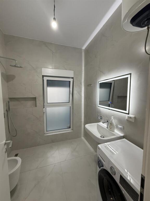 JEPET ME QIRA 1+1 ALI DEMI 550 EURO