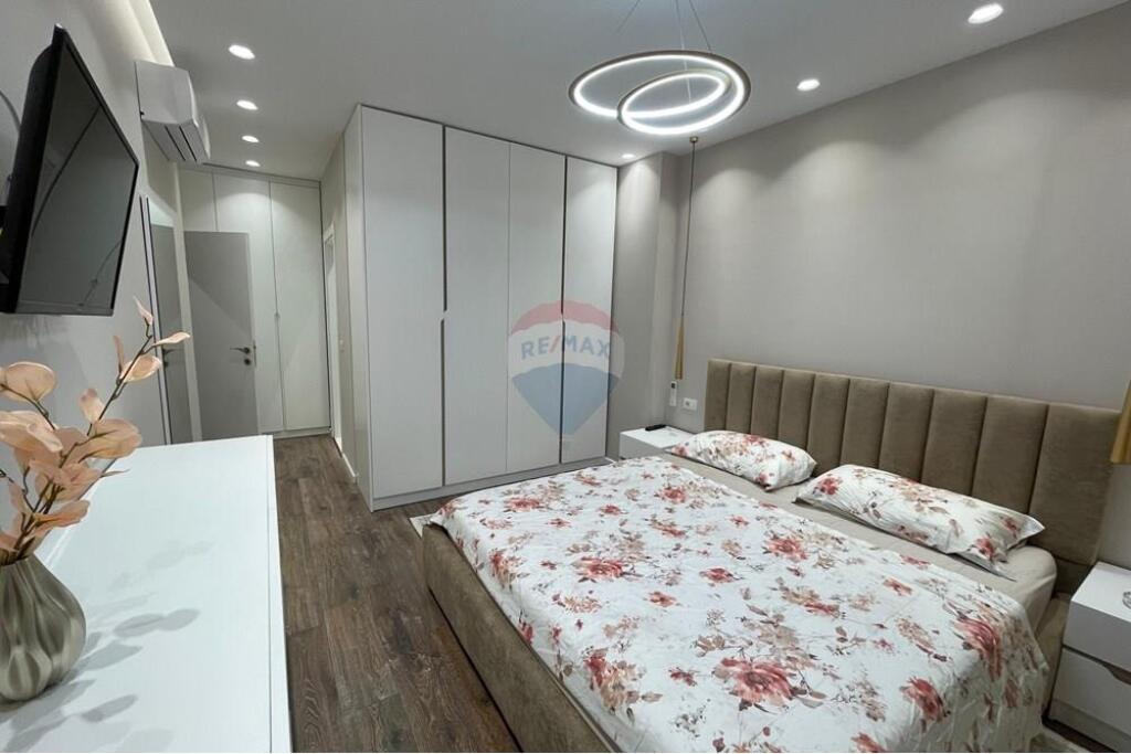 Apartament 2+1 me Qira në Rr. Ali Demi