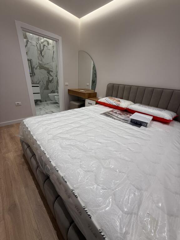 Jepet me qera apartament luksoz te UNIVERS CITY prane QTU.