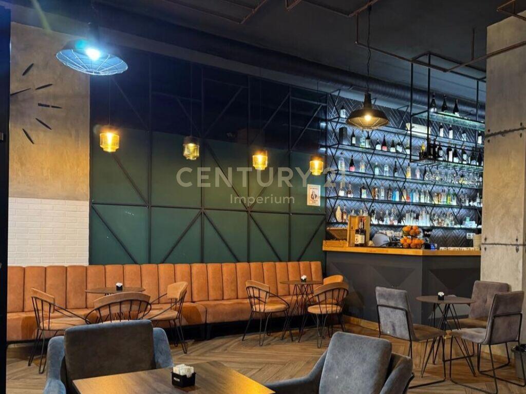 VENDIAMO AMBIENTE COMMERCIALE E BAR-CAFFÈ IN VIA FERIT XHAJKO!
