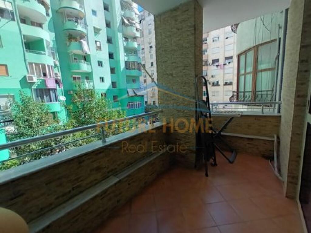 Shitet, Apartament 2+1, Komuna Parisit, Tiranë.