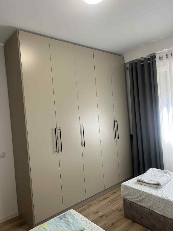 Jepet me qira 1+1 PERBALLE ZOJA E KSHILLIT RR.DRITAN HOXHA 550€