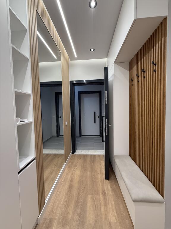 Jepet me qera apartament luksoz te UNIVERS CITY prane QTU.