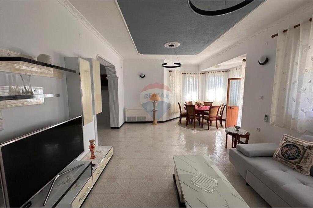 Ingresso villa in affitto a Qytet Studenti
