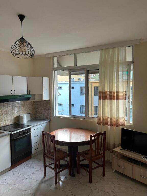 Jepet Me Qera Apartament 1+1+1 Ballkon