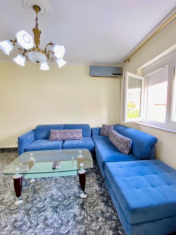 🏢Via Fortuzi, vicino all'Hotel Comfort, affittasi appartamento 2+1 arredato. 700 Euro    