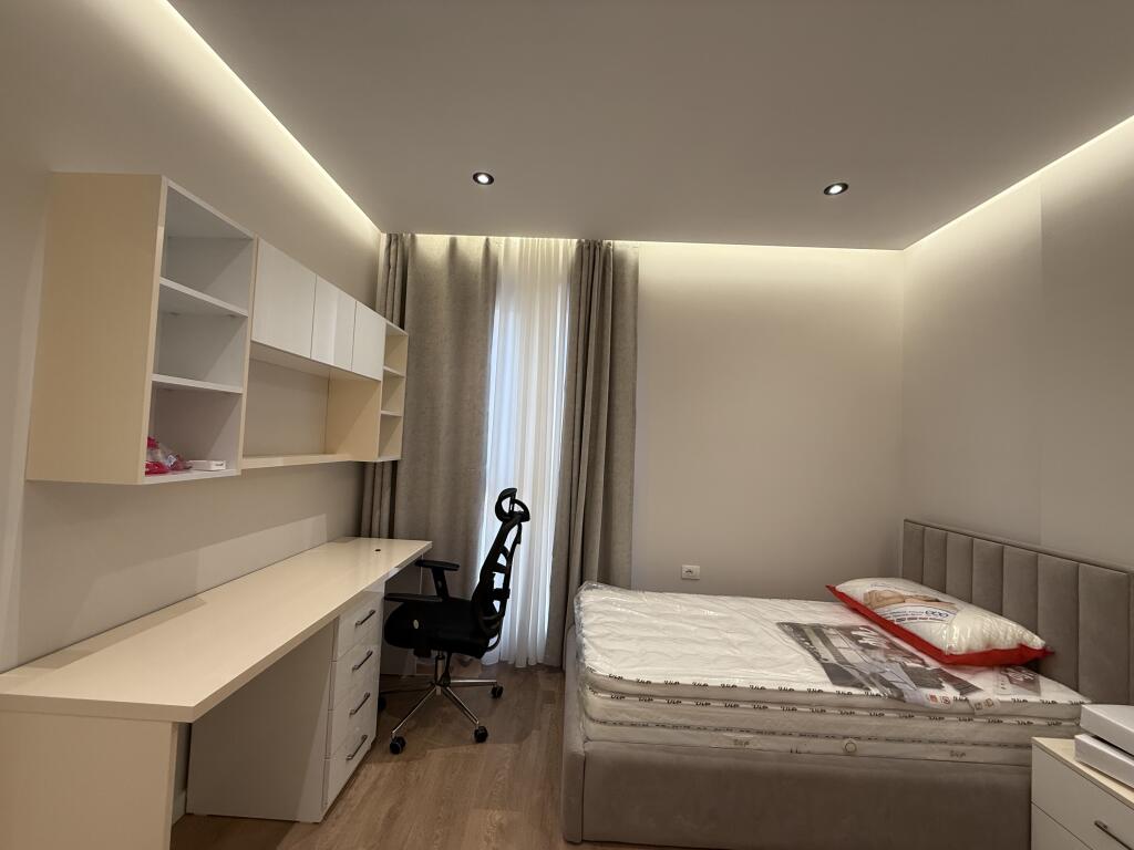 Jepet me qera apartament luksoz te UNIVERS CITY prane QTU.