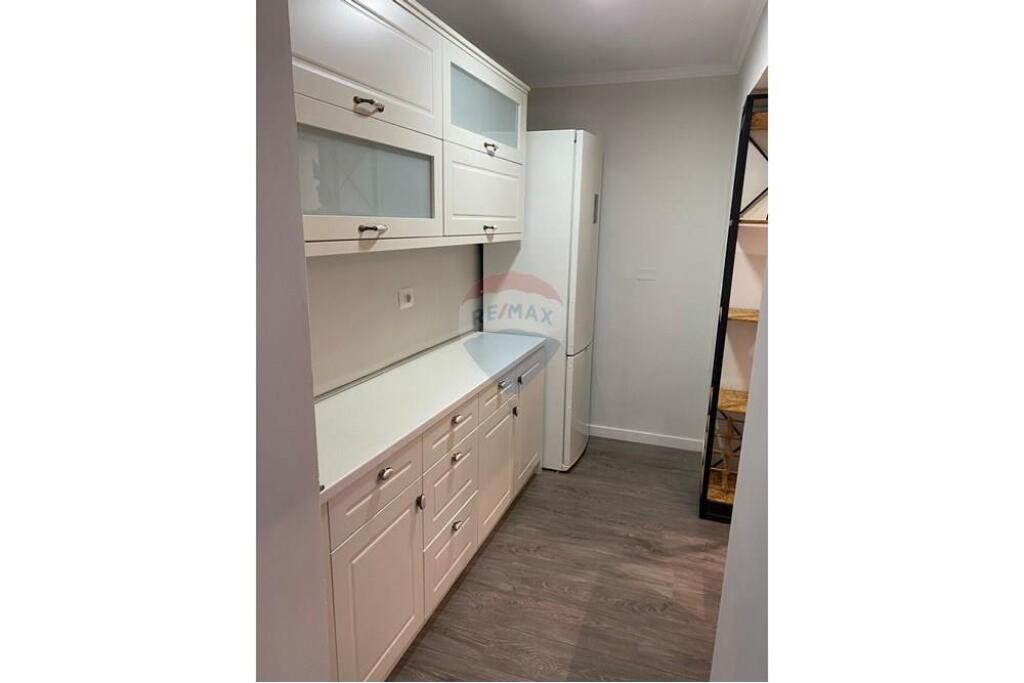 Apartament  2+1 - Për Qira - Rruga Kongresi I Manastirit, Tiranë