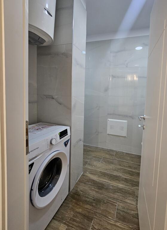 Hera e parë qe jepet me Qera: Garzoniere  sapo investuar * *(📍Porcelan - pranë Tv Klanit dhe Fakultetit EUROPIAN )* - Kt.1 - *310 €/Muaj* - Sp.30 m²