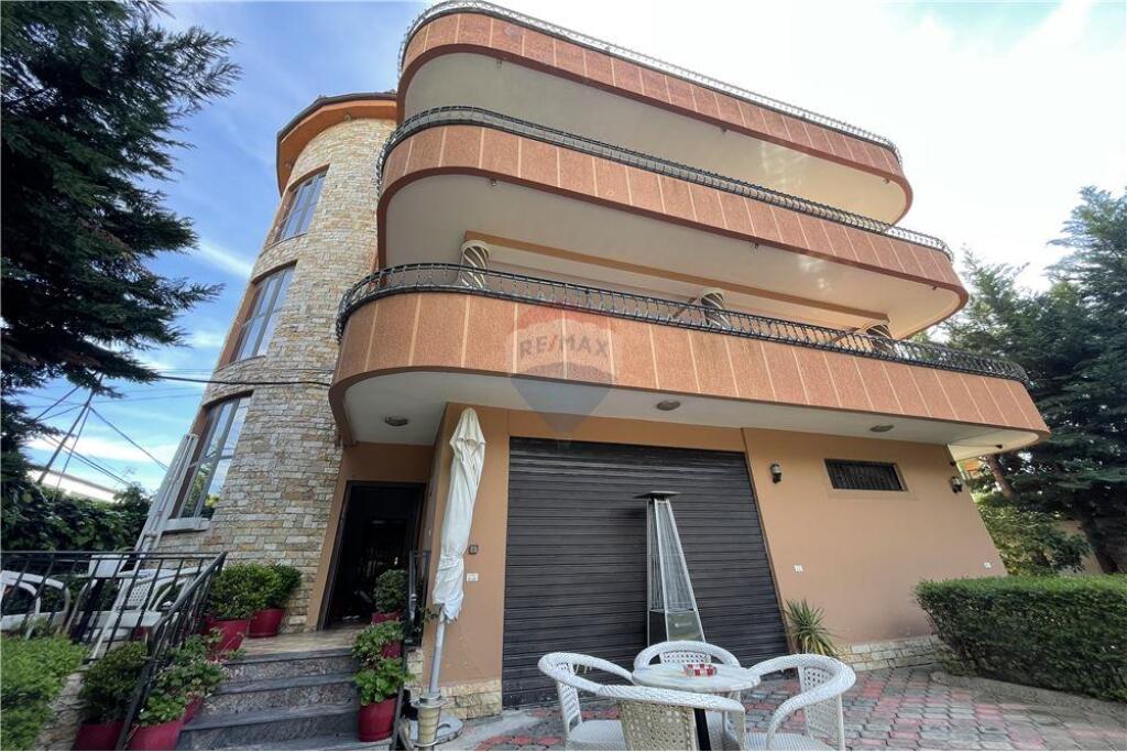 Edificio adatto per Hotel in vendita!