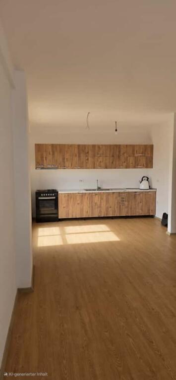 🏢Nella zona di 5 Maj, vicino alla Scuola 9-Annuale “Ardian Klosi“ è in affitto un appartamento 3+1+2, parzialmente arredato 450Euro