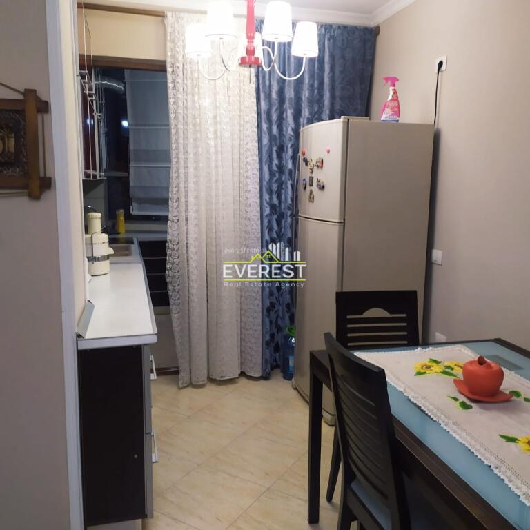 Jepet me qera apartament 2+1+2 tualete te Zogu i Zi.