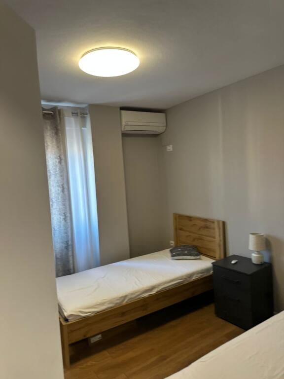 2+1, furnished on Jordan Misja street, price 800 euro
