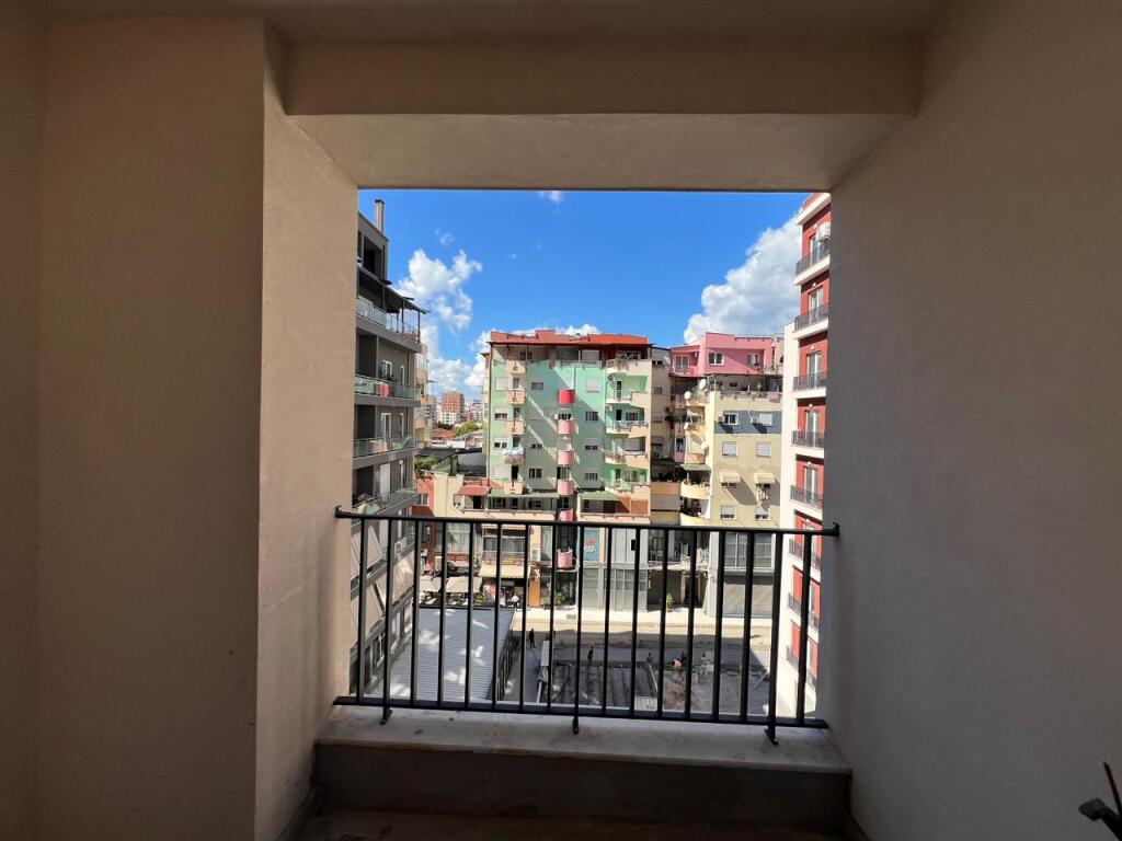 Shitet, Apartament 1+1 “Laprakë”,Tiranë.