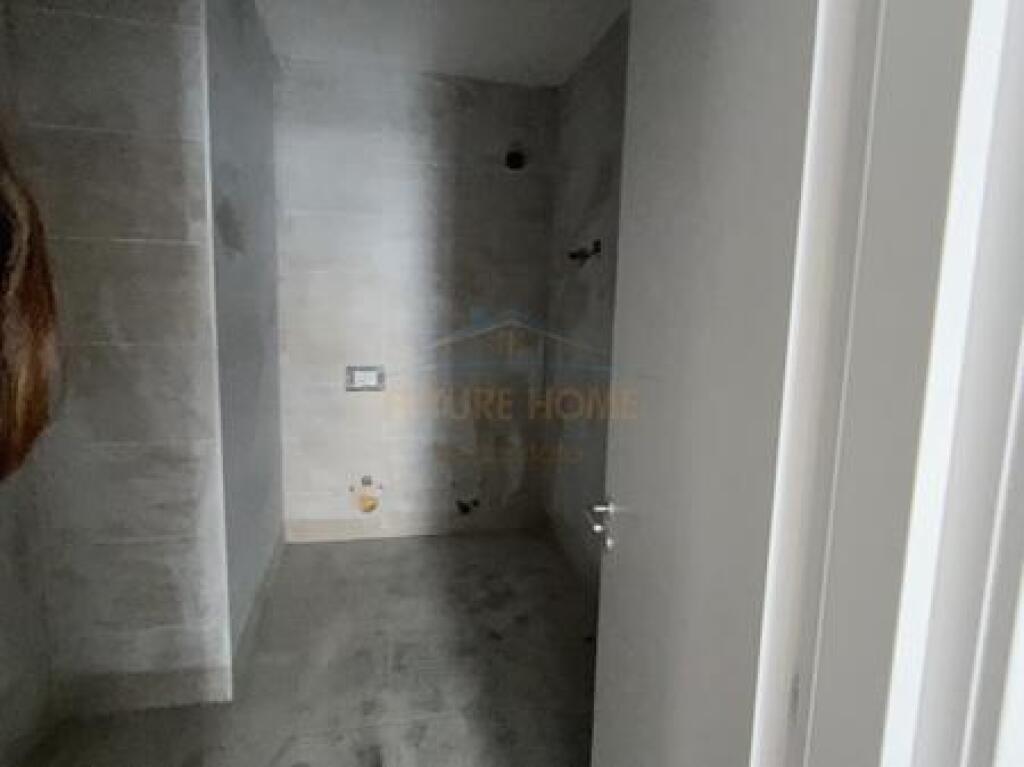 Shitet, Apartament 2+1+2 ,Univers City.
