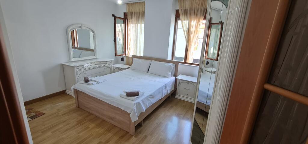 🏠 APARTAMENT 2+1+2 ME QIRA – LAPRAKË