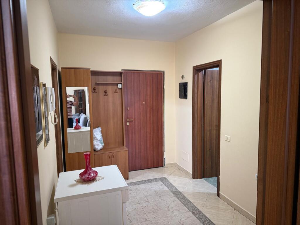 Apartament 1+1 me qira tek Komuna e Parisit!