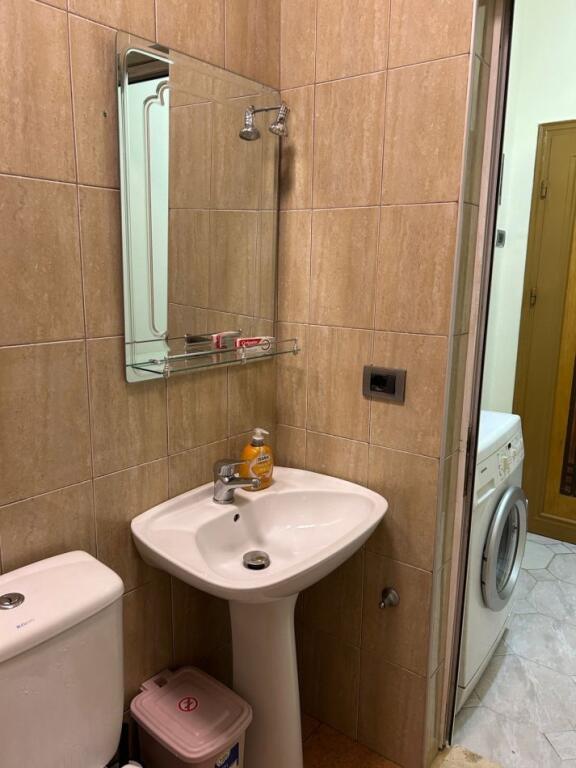 Jepet Me Qera Apartament 1+1+1 Ballkon