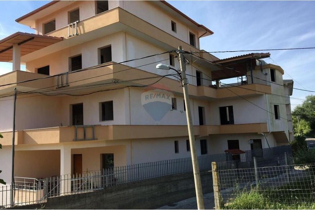 Villa for sale near Villa Pascucci !