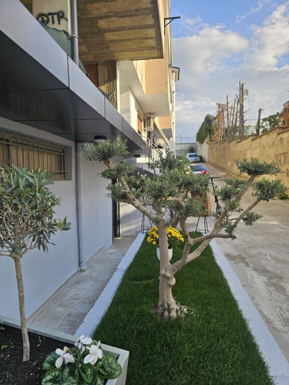 Hera e parë qe jepet me Qera: Garzoniere  sapo investuar * *(📍Porcelan - pranë Tv Klanit dhe Fakultetit EUROPIAN )* - Kt.1 - *310 €/Muaj* - Sp.30 m²