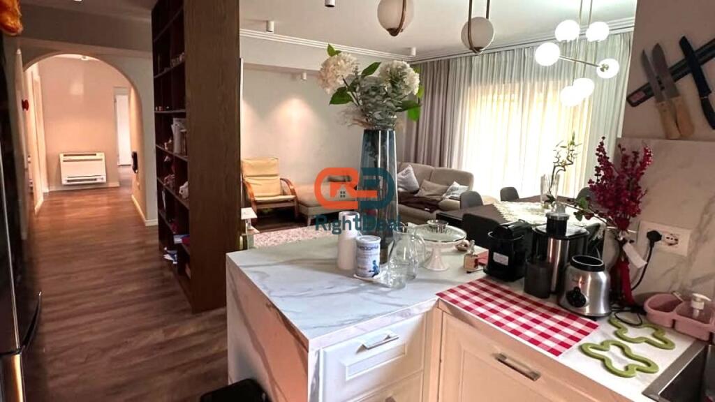 Tek 21 Dhjetori, Shitet Super Apartament 3+1 Me Super Investim Dhe Strukture Perfekte!!!