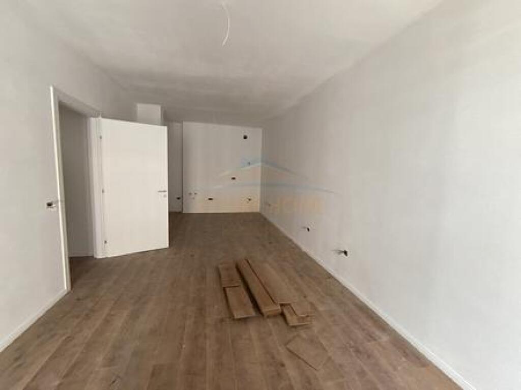 Shitet, Apartament 2+1+2 ,Univers City.
