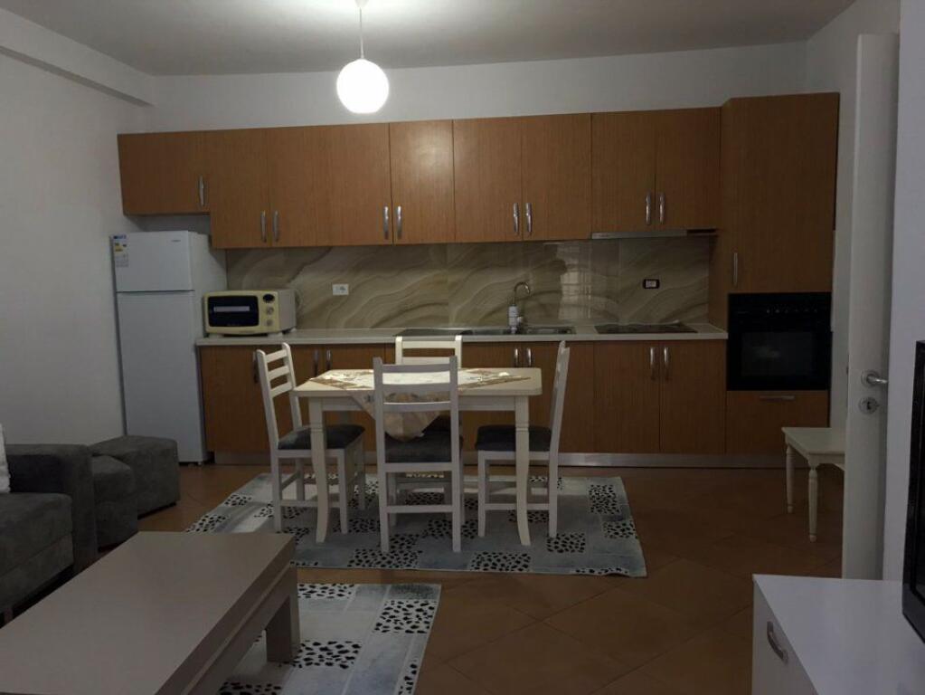 Apartament me qera tek kompleksi i Tom Doshit midis Freskut dhe Shkozes