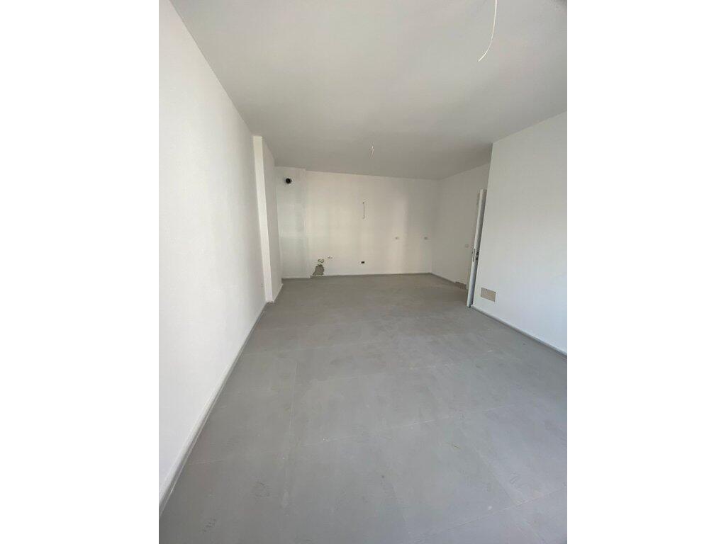 Shitet apartmaent  1+1 Pazari Ri