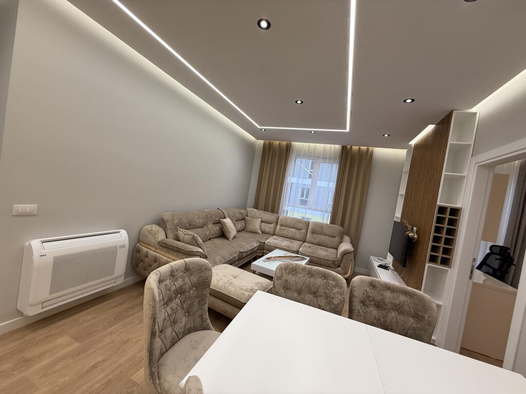 Jepet me qera apartament luksoz te UNIVERS CITY prane QTU.