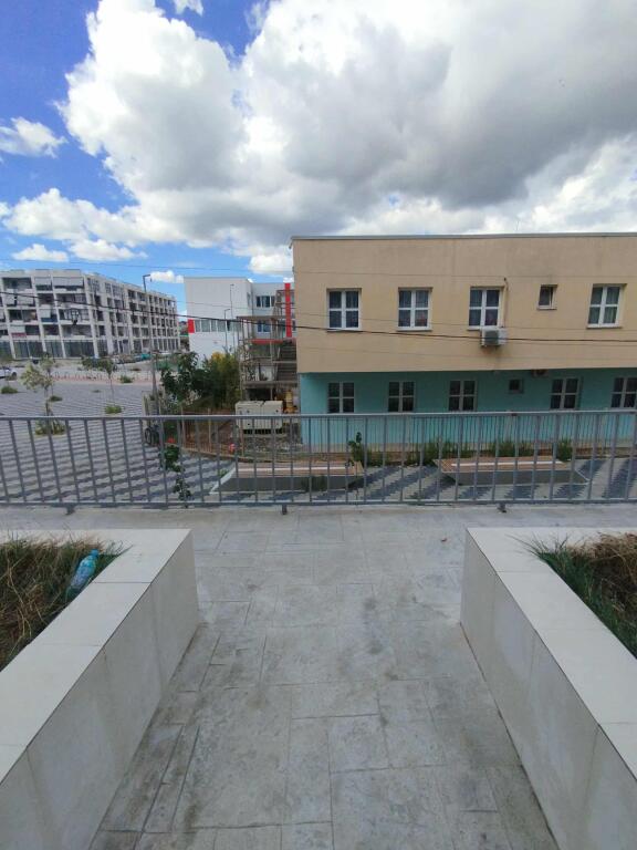Jepet apartament 3+1+2 me qera ne fund te rruges 5 maji