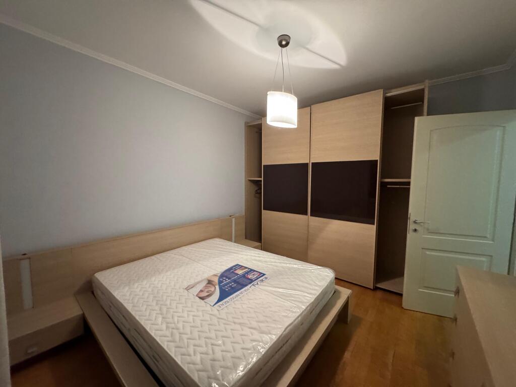 🏠 Appartamento 2+1 in affitto in una delle zone più richieste di Tirana, di fronte a Harry Fultz.💶 Prezzo: 60.000 Lek/mese