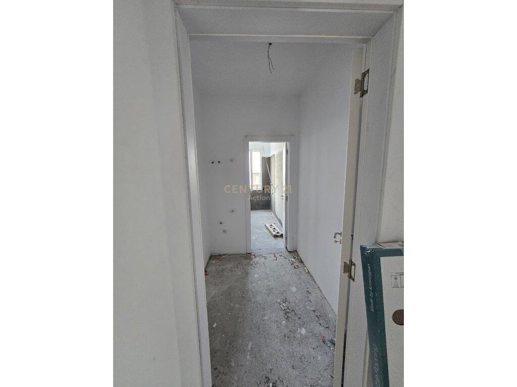 Shesim apartament 2+1 "Rruga 7 Marsi" Kamez! 107,000 €