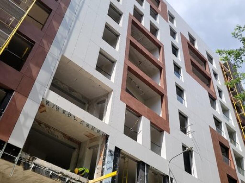 Shitet, Apartament 2+1, ne Rrugen "Faik Konica, Tiranë.