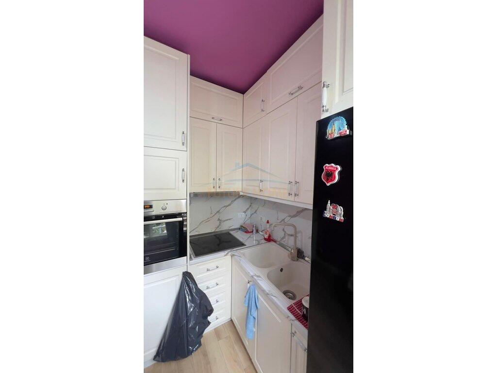 Shitet Apartament 1+1 Prane Eleonores, Kodra e Diellit, Tirane.