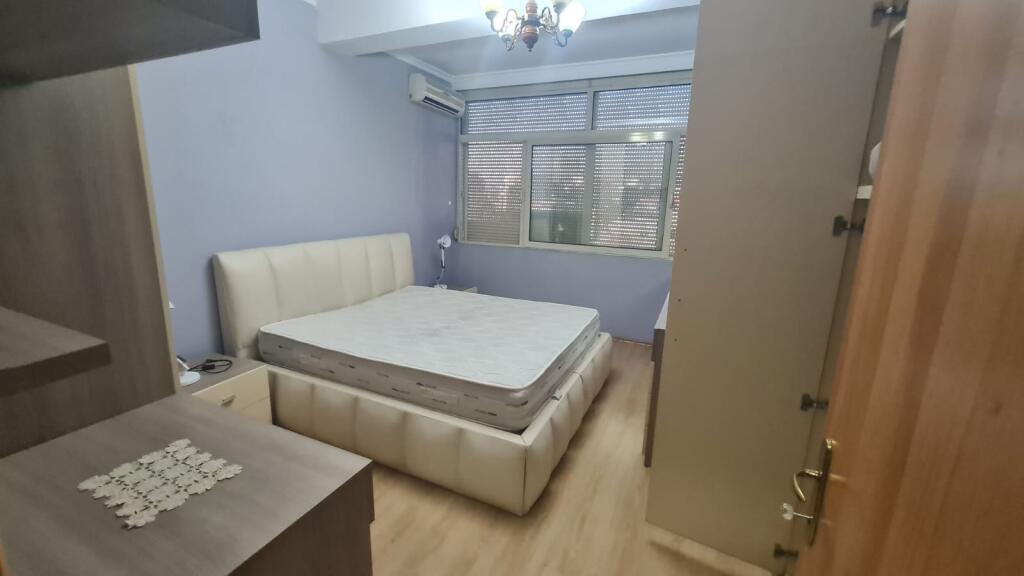 2+1,i mobiluar ,te logos zog i zi,cmimi 750 euro