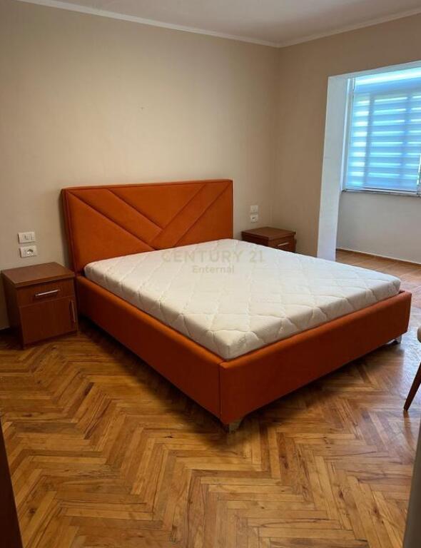 Jepet me Qira Apartament 1+1 tek Rr Kavajes 500 € /Muaj