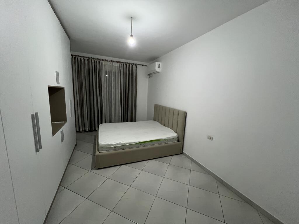 Jepet me qera apartament 3+1+2 ne Astir prane Ozone