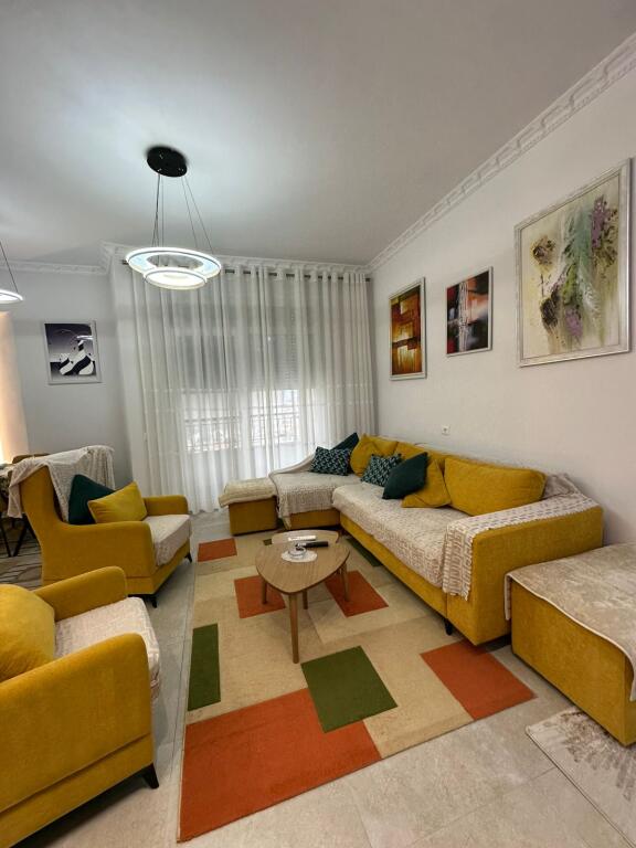 Affittasi appartamento 2+1+2T(una toilette con aspiratore) al Donika Center !
