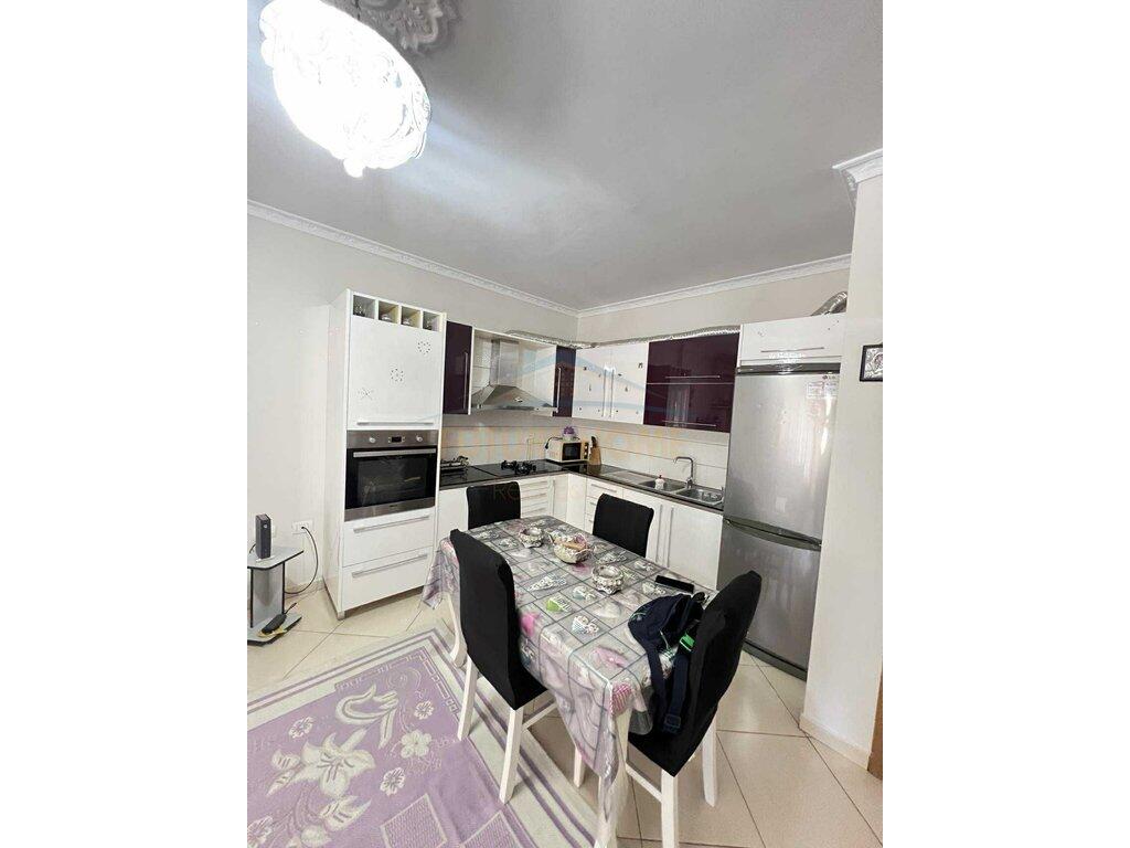 Qera , Apartament 1+1 i konvertuar në 2+1, Yzberisht