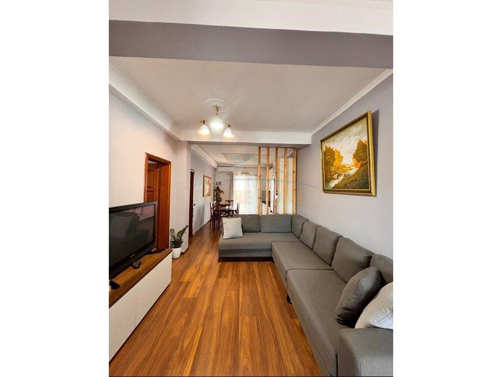 Qera, Apartament 2+1, Rruga 5 Maji, Tirane