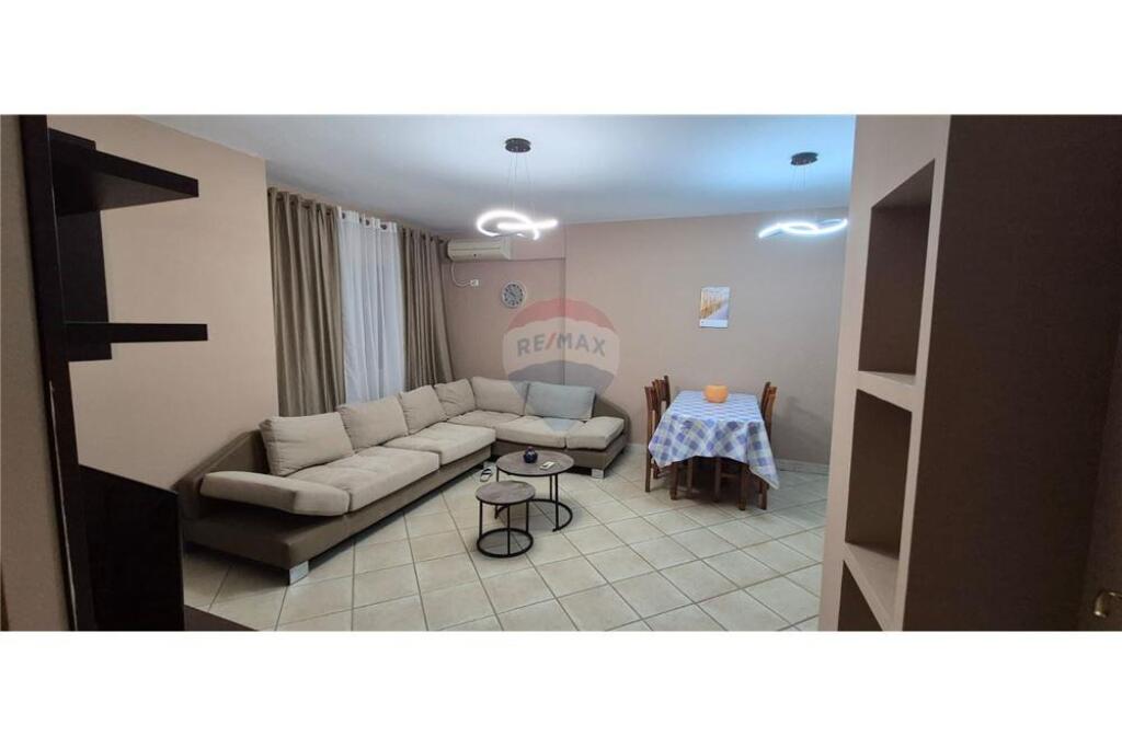 Apartament 2+1 per qira prane Square 21, Rruga e Kavajes.